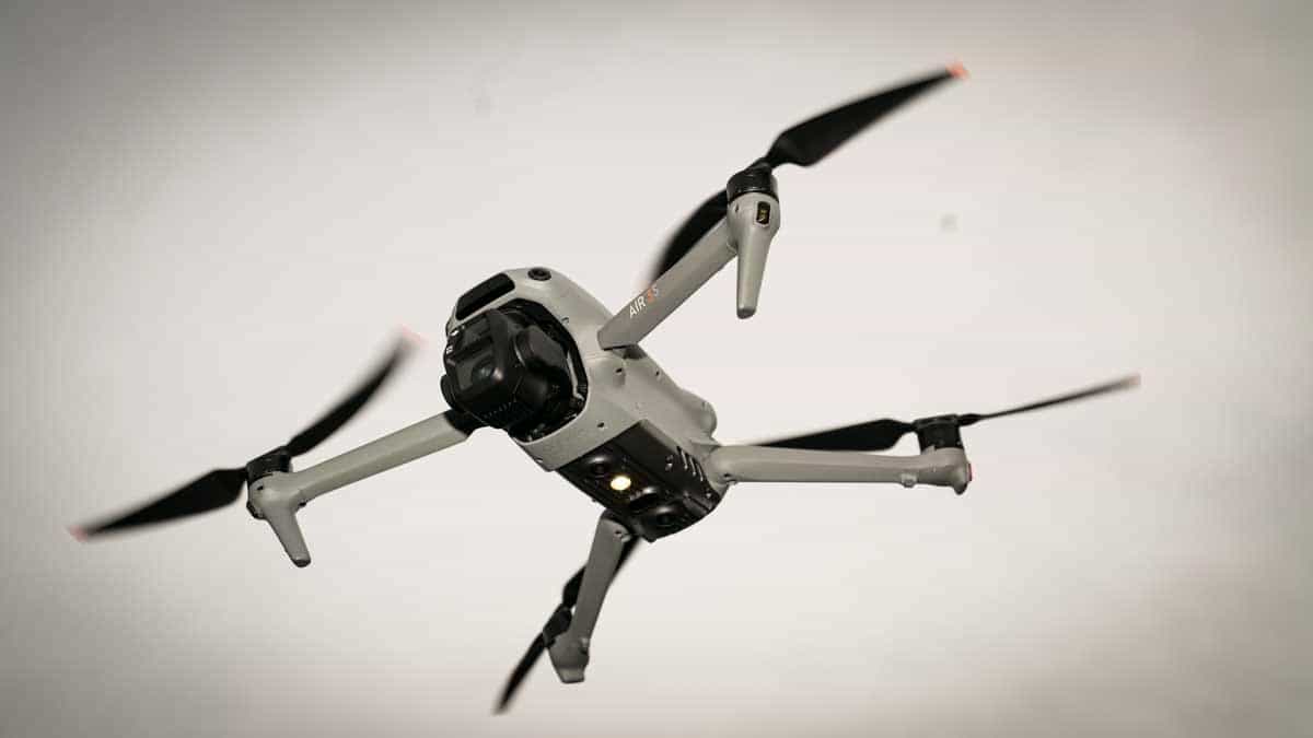 Đánh giá DJI Air 3S: Tiếng ồn cánh quạt