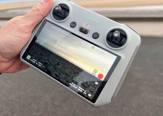 Miini 3 Pro sử dụng ứng dụng DJI Fly