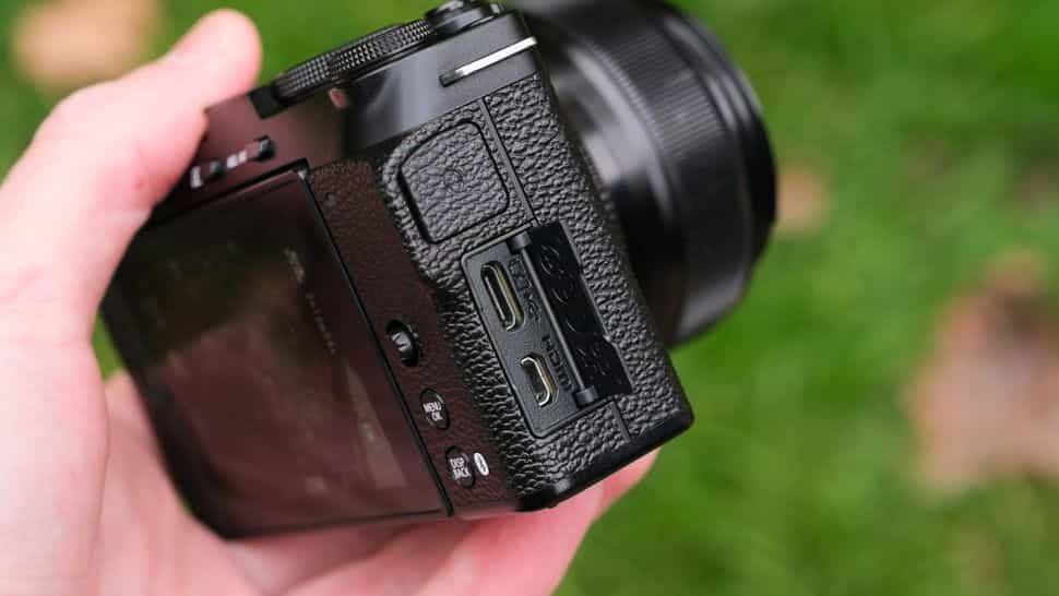 Đánh giá Fujifilm X-M5: Pin và cổng kết nói