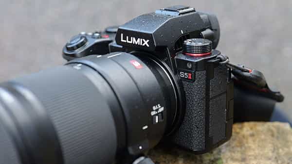 đánh giá Panasonic Lumix S5 II - màn hình LCD cảm ứng vô cùng ấn tượng