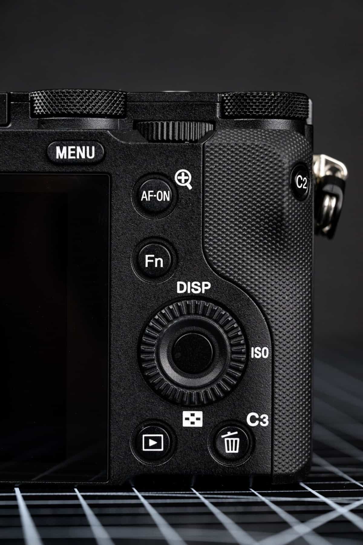 Các nút bấm mặt sau ở Sony RX1R III 