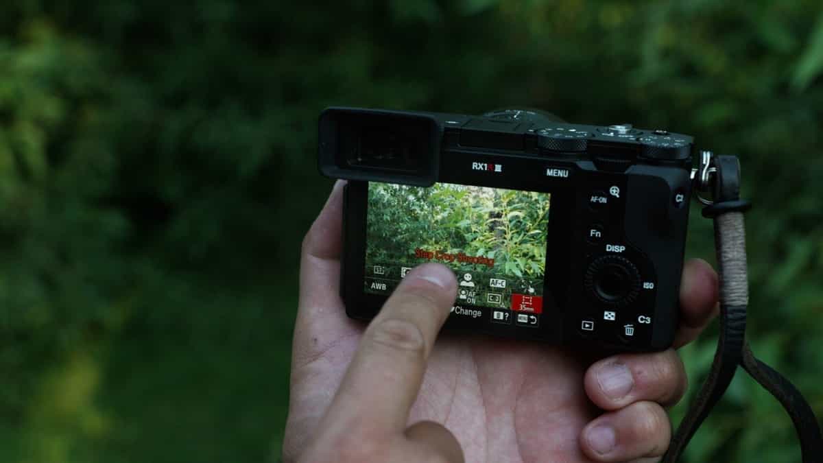 Sony RX1R III được trang bị màn hình cảm ứng 3.0"