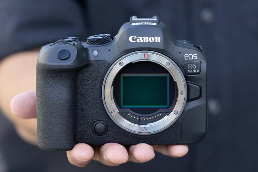 Lens mount adapter