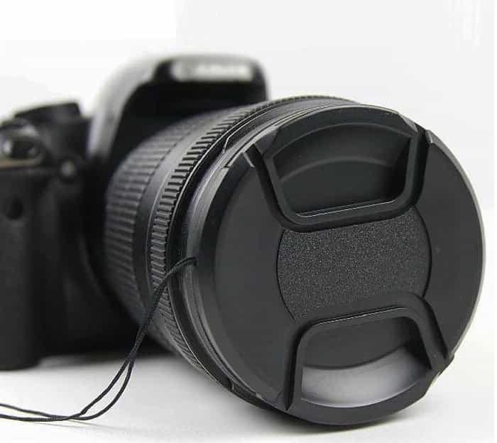 Sử dụng nắp ống kính để ngăn bụi bẩn xâm nhập khiến lens bị mờ