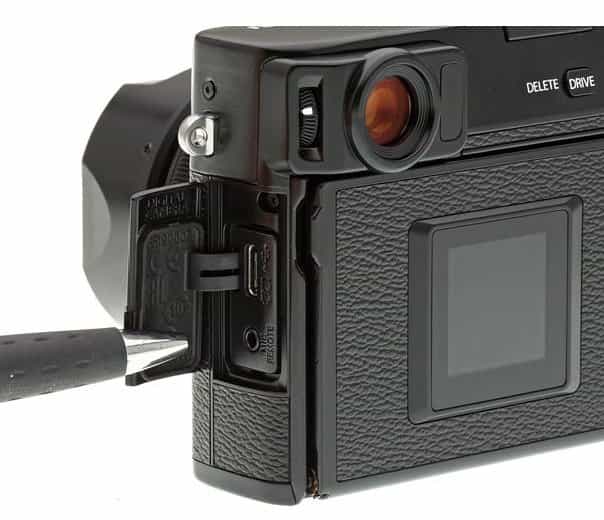 Fujifilm X-Pro3 có ống kính ngắm về bên trái