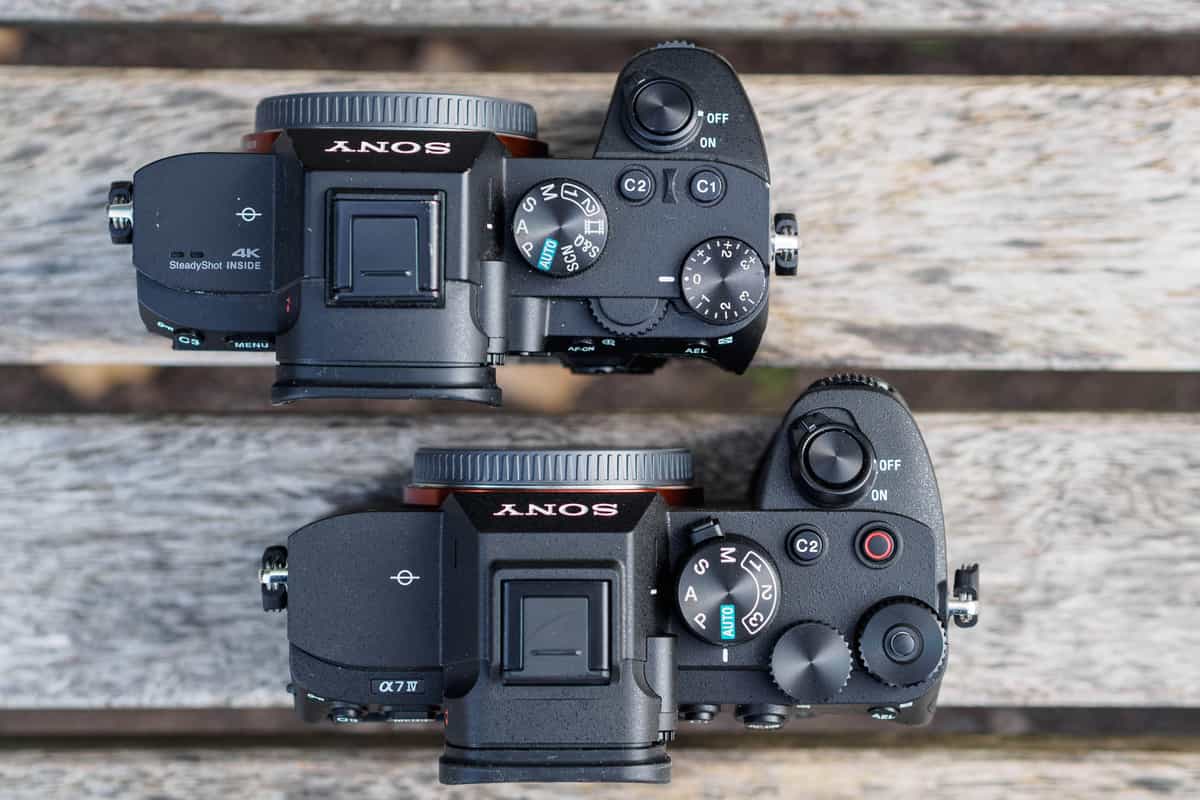 So sánh mode dial trên Sony A7 IV vs Sony A7 III