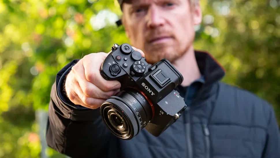 Đánh giá thiết kế và xử lý của Sony A7R VI