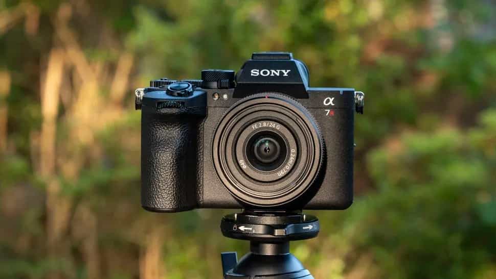 Cảm biến stacked full-frame 66.8MP