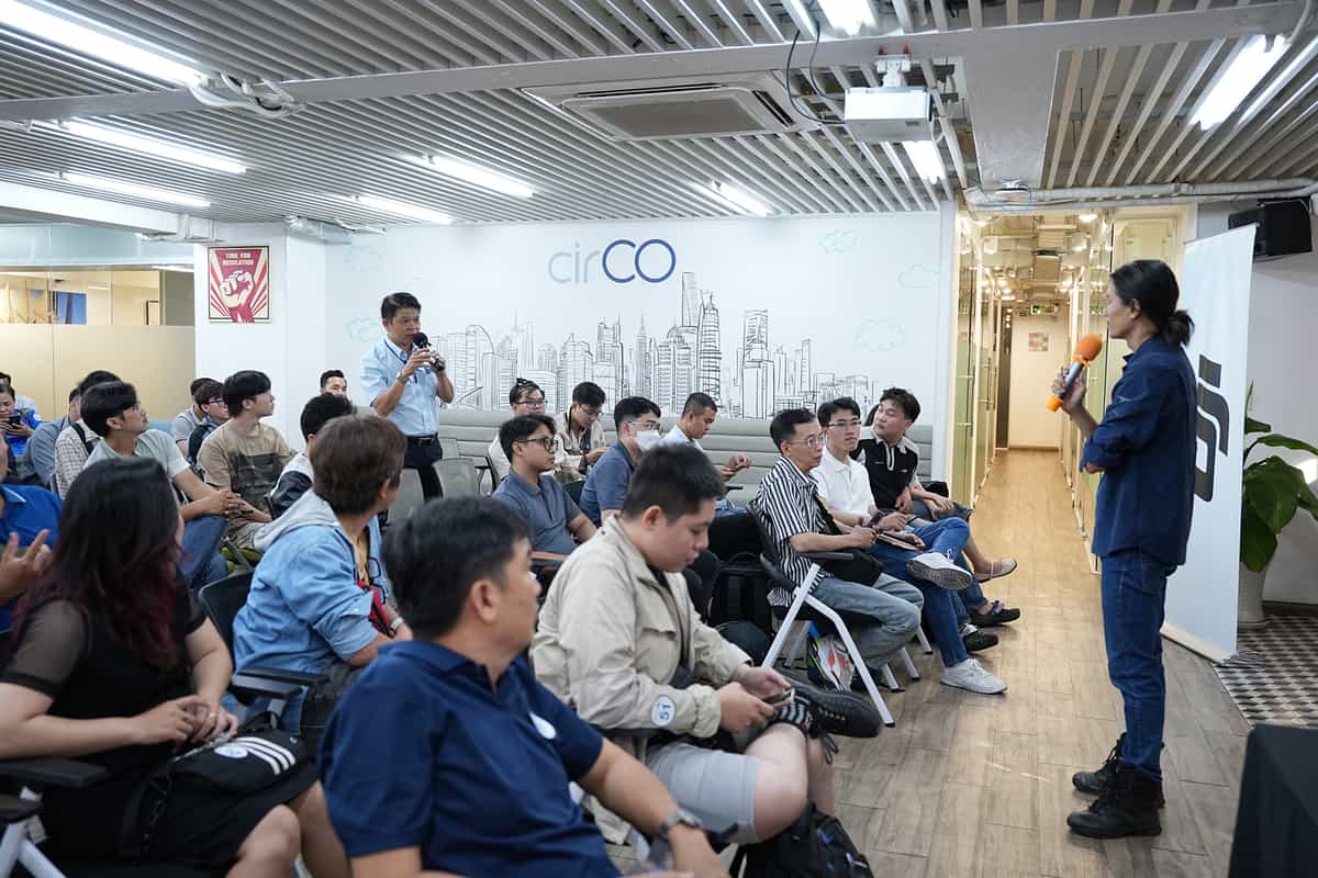 Khách hàng đến tham dự còn được đặt những câu hỏi