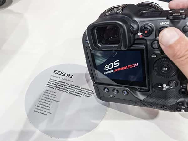 Canon EOS R3 kết nối bluetooth, wifi linh hoạt