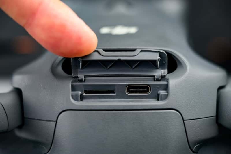 Review DJI Mavic 4 Pro: Khả năng truyền dữ liệu thông qua cổng USB-C