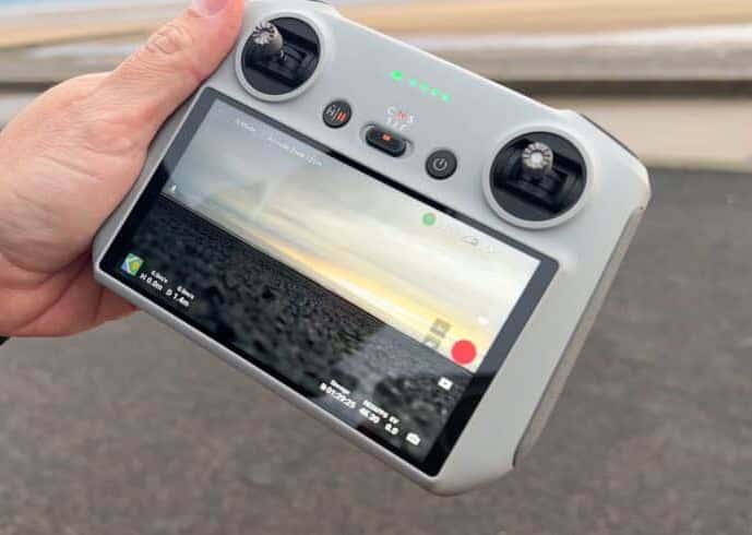 Miini 3 Pro sử dụng ứng dụng DJI Fly