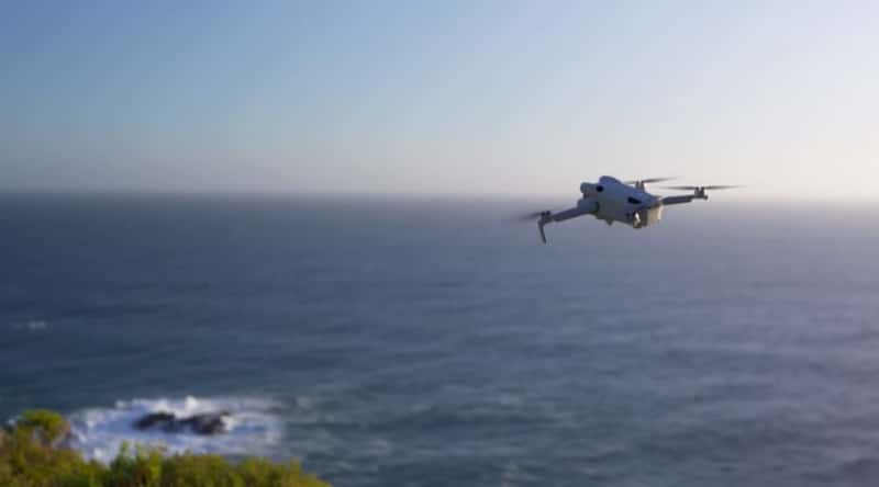 DJI Flip vs DJI Mini 4 Pro đều được xếp hạng khả năng kháng gió ở mức 5, tuy nhiên Mini 4 Pro có khả năng kháng gió tốt hơn