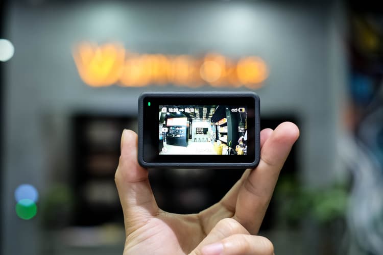 Bộ 2 màn hình camera đều có khả năng cảm ứng