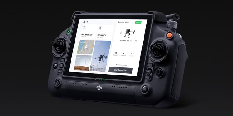 DJI Pilot 2 đã được tối ưu hóa để hiển thị rõ ràng trạng thái và các thông tin của chuyến bay