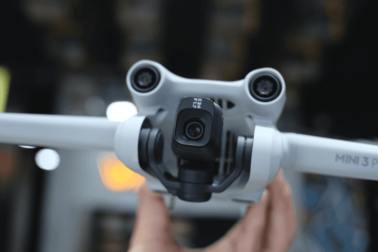 DJI mini 3 Pro sở hữu màn hình dọc mới so với các phiên bản cũ