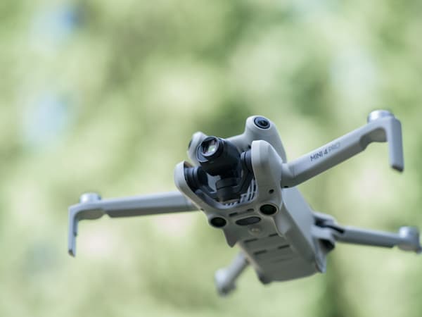 Mini 4 PrO cho phép camera quay những cảnh góc nghiêng lớn lên đến 60 độ