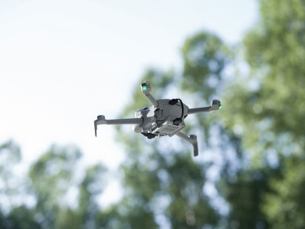 DJI Mini 4 Pro có khả năng zoom 2x khi chụp và 4x khi quay video