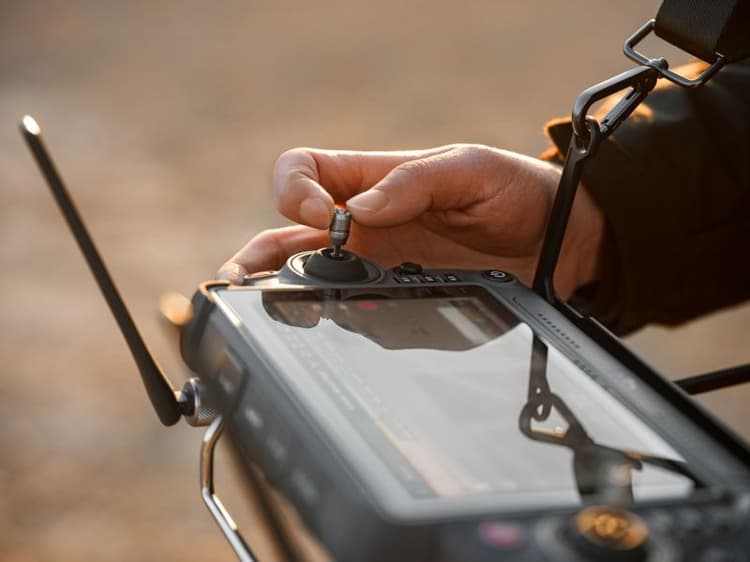 Pin của DJI RC Plus hỗ trợ trao đổi “nóng”