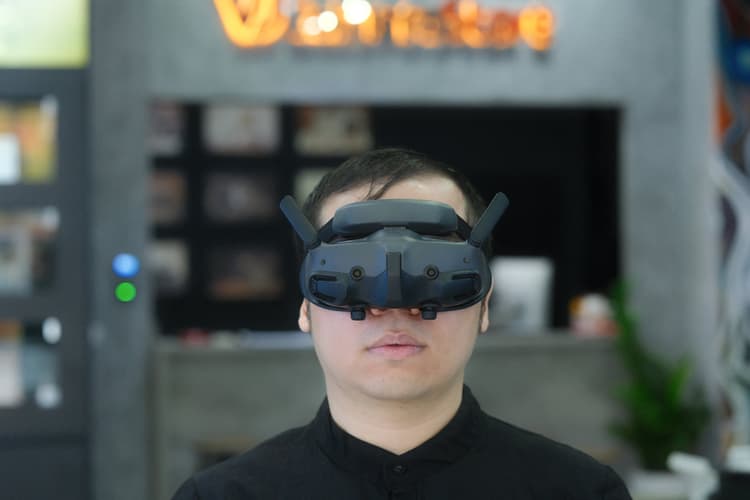 Kính thực tế ảo Goggles thế hệ 3 nổi bật với thiết kế nhỏ gọn, có độ phân giải cao