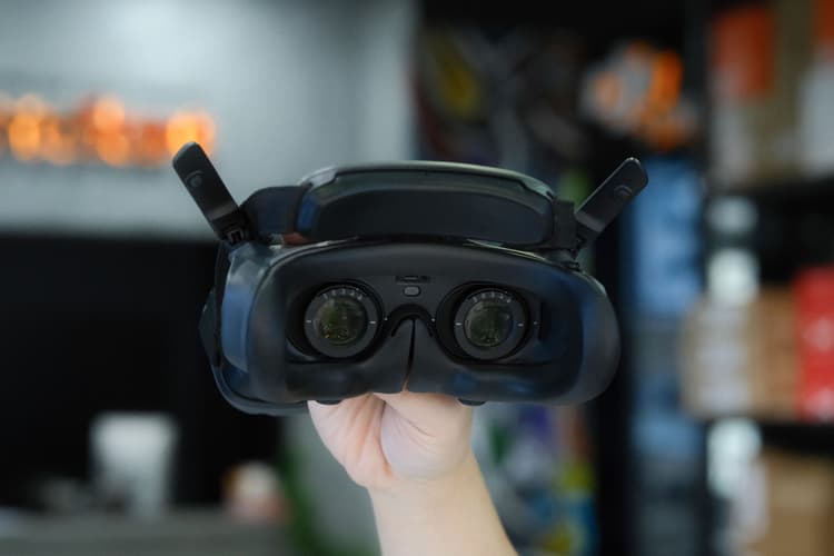 Chìm đắm với cảnh sắc tuyệt đẹp khi trải nghiệm bay FPV thông qua lăng kính thực tế ảo DJI Goggles 3