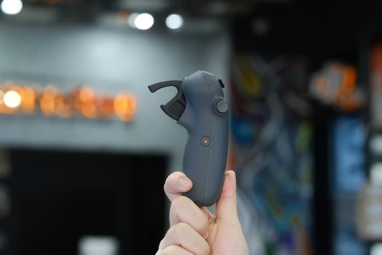 DJI RC Motion 3 nổi bật với thiết kế nhỏ gọn và di động