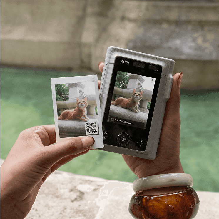 Máy ảnh Fujifilm Instax Mini LiPlay+ với dual camera