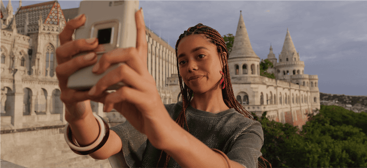 Giữ trọn “instax aesthetic” trong nền tảng hybrid