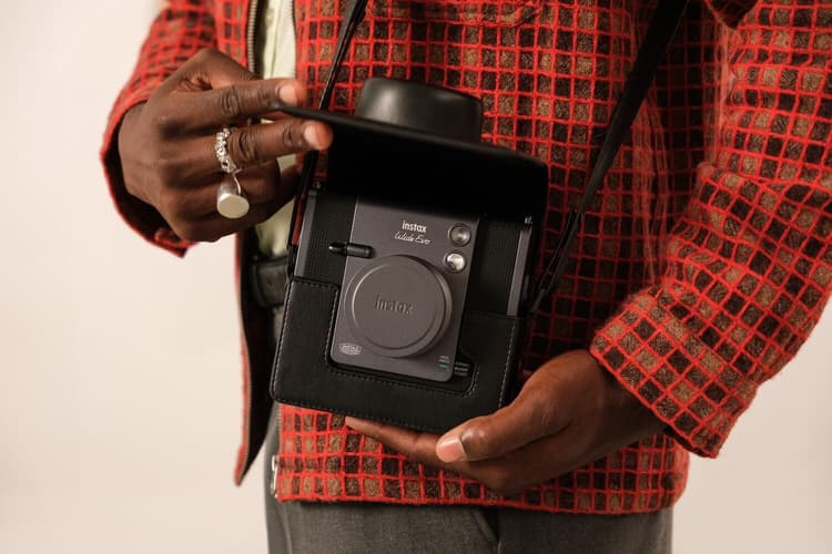 Fujifilm Instax Wide Evo có tới 100 hiệu ứng độc đáo