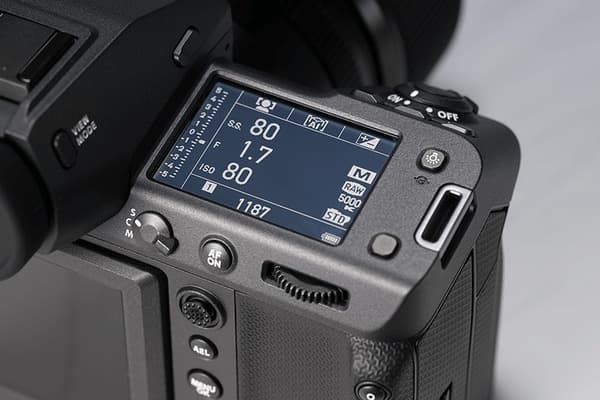 Màn hình LCD phụ nổi bật