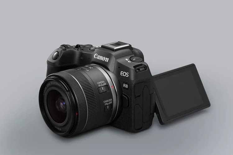 màn hình cảm ứng LCD đa góc 3 inch 1.62 triệu điểm ảnh giúp bạn dễ dàng thiết lập bố cục
