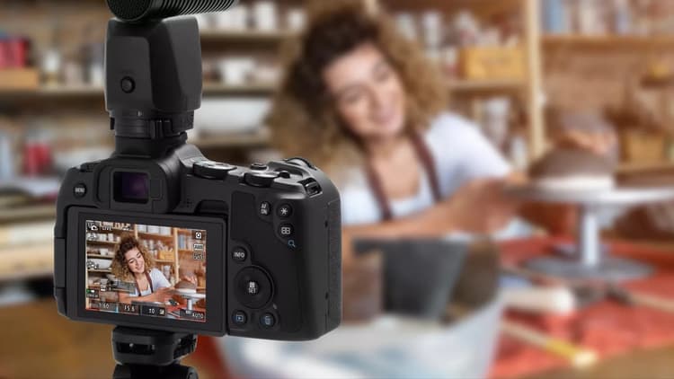 canon eos r8quay video 4K UHD  liên tục trong tối đa 2 giờ