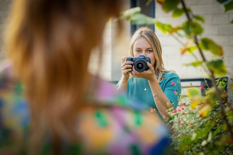 Canon EOS R8 được trang bị hai tính năng HDR PQ và Canon Log 3