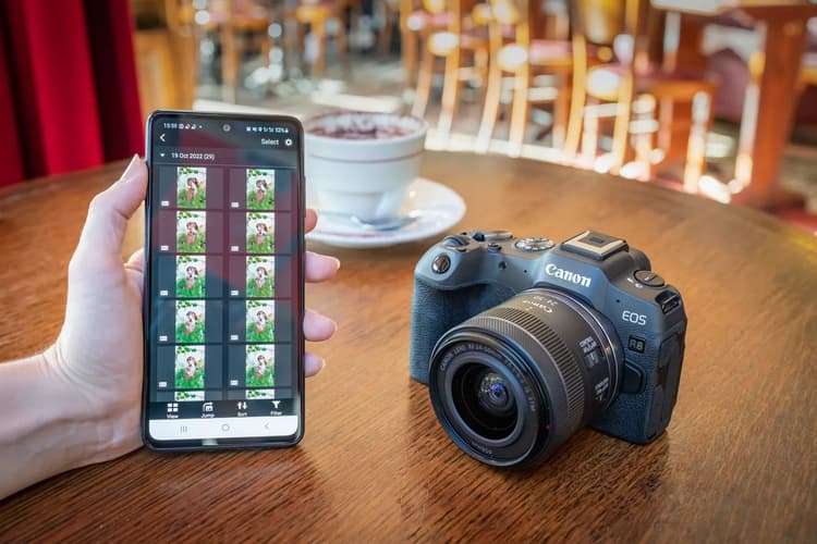 Canon EOS R8 cho phép người dùng xem video theo chế độ dọc trên điện thoại