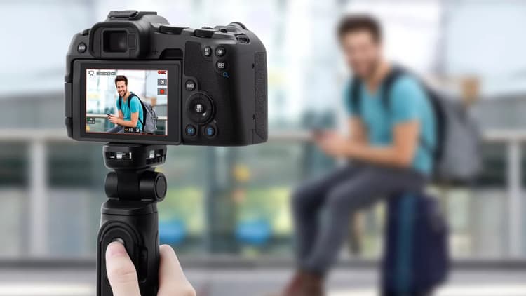 canon eos r8 hỗ trợ người dùng thực hiện các video livestreams chất lượng Full HD 