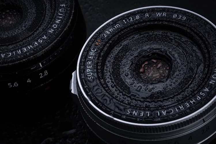 Tích hợp ống kính Fujifilm XF 23mm f/2.8 R WR