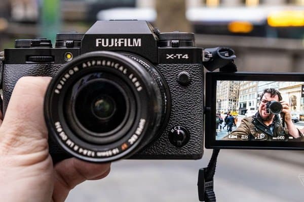 Màn hình LCD của máy ảnh Fujifilm X-T4