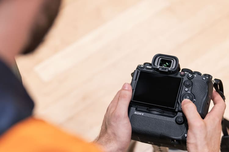 Sony a9 iii được trang bị ống ngắm điện tử OLED 9,44m điểm