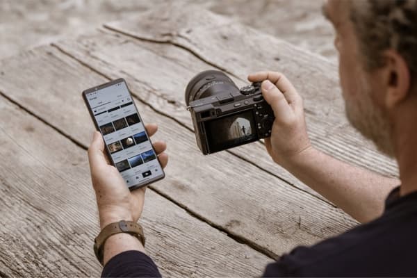 Sony Alpha 7CR có thể truyền tải dữ liệu một cách nhanh chóng nhờ hệ thống kết nối đa dạng