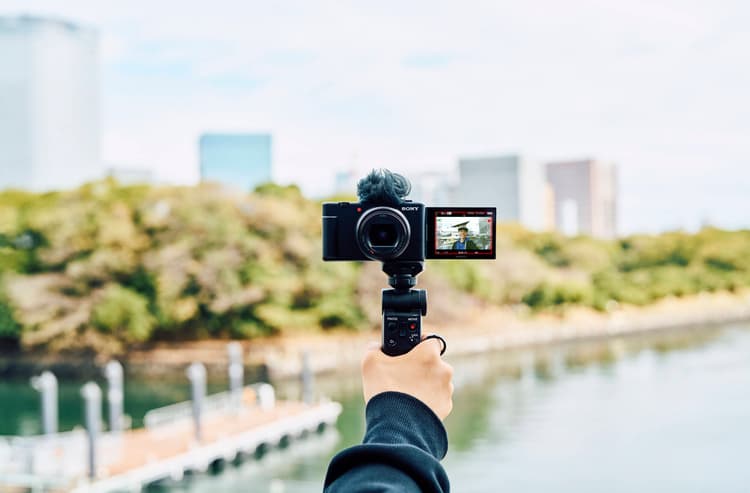 Máy ảnh Sony ZV-1 Mark II dễ dàng kết nối với tay cầm GP-VPT2BT