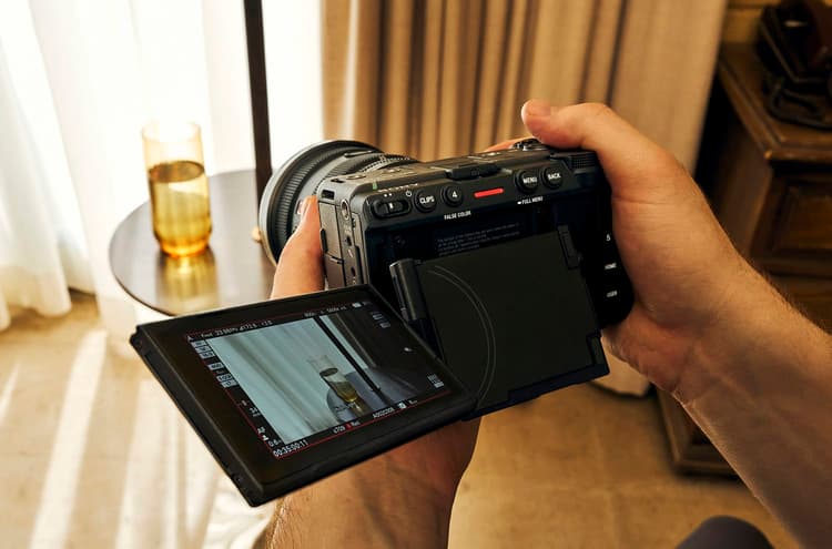 Sony FX5 sở hữu màn hình LCD