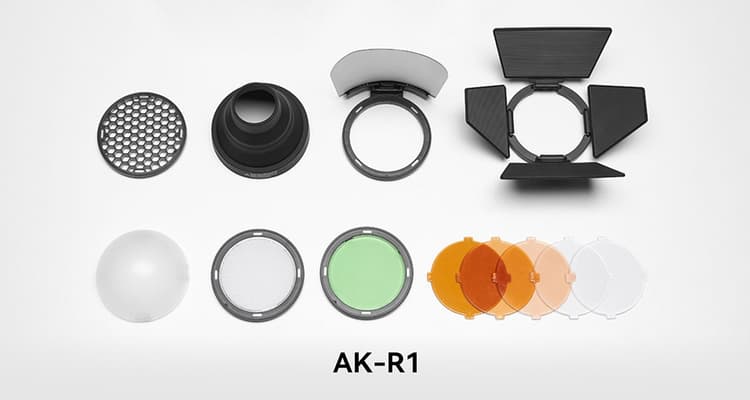 Godox V1Pro có thể tương thích với hầu hết các phụ kiện được thiết kế dành cho đèn tròn của Godox