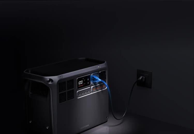 DJI Power 2000 hỗ trợ sạc lại nhanh thông qua điện lưới