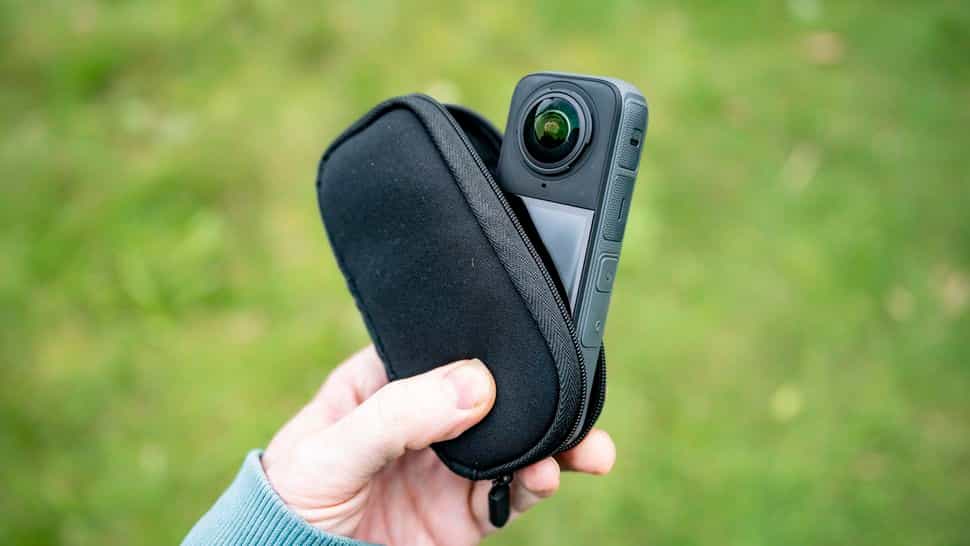 Thiết kế của Insta360 X4 nhỏ gọn