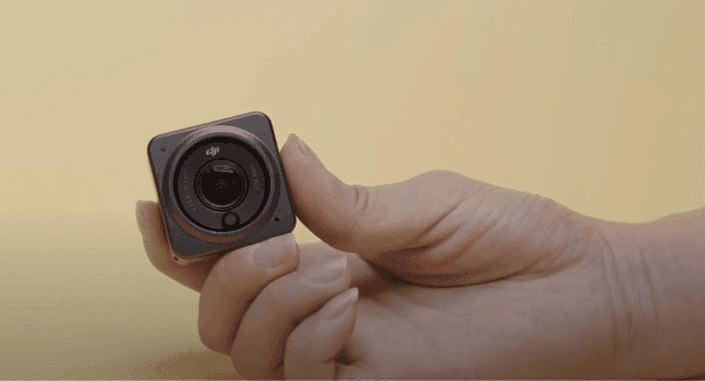 DJI Action 2 có thiết kế nhỏ gọn với trọng lượng 550g