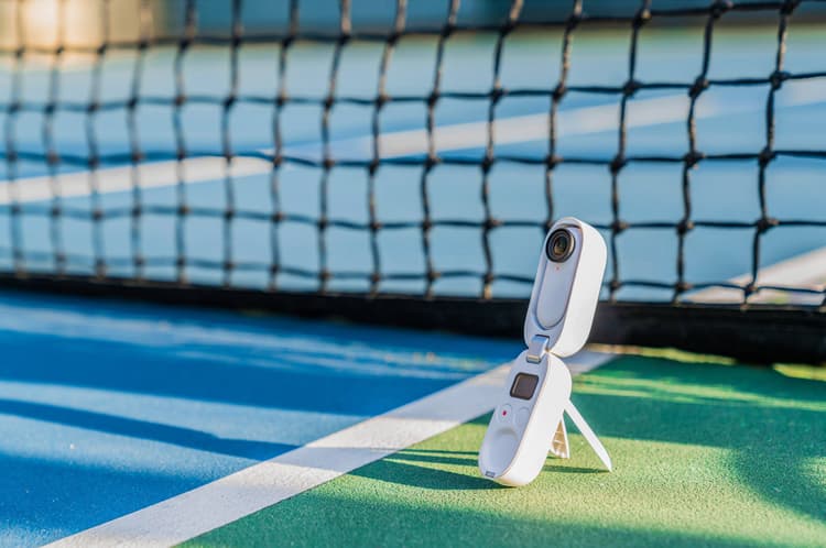 Insta360 GO2 - Hộp sạc tích hợp tripod