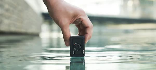 khả năng quay phim nội bộ 4K với tính năng ổn định hình ảnh của RX0 mark II