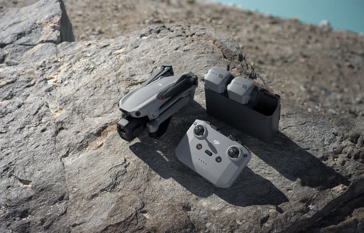 Bộ sản phẩm DJI Air 3S có 3 bản combo