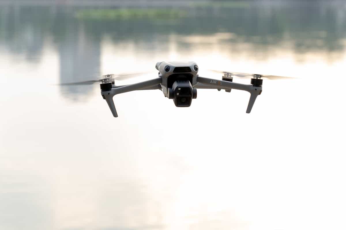 So sánh DJI Mavic 4 Pro vs DJI Air 3S: Tốc độ bay của Air 3S kém hơn