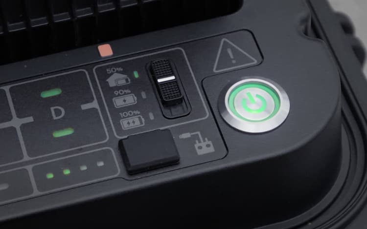 Trong chế độ Storage Mode, pin sẽ được sạc đến 50%